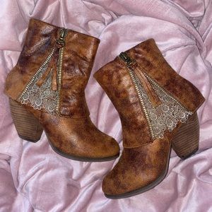 Southern Fried Chics Southern Sass Booties Size 7